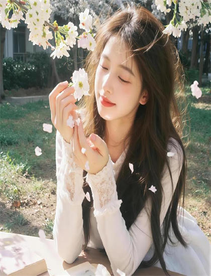 喜剧片文化解读：《大坂天气少女》的叙事结构与视觉语言 ——深入探索喜剧片的艺术世界