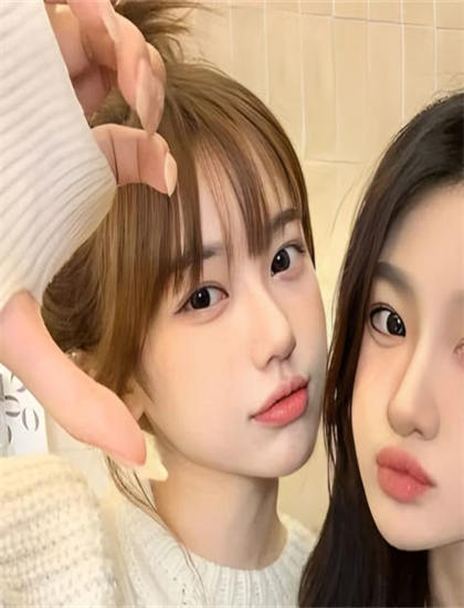 日本美少女自拍_歐美金髮美女